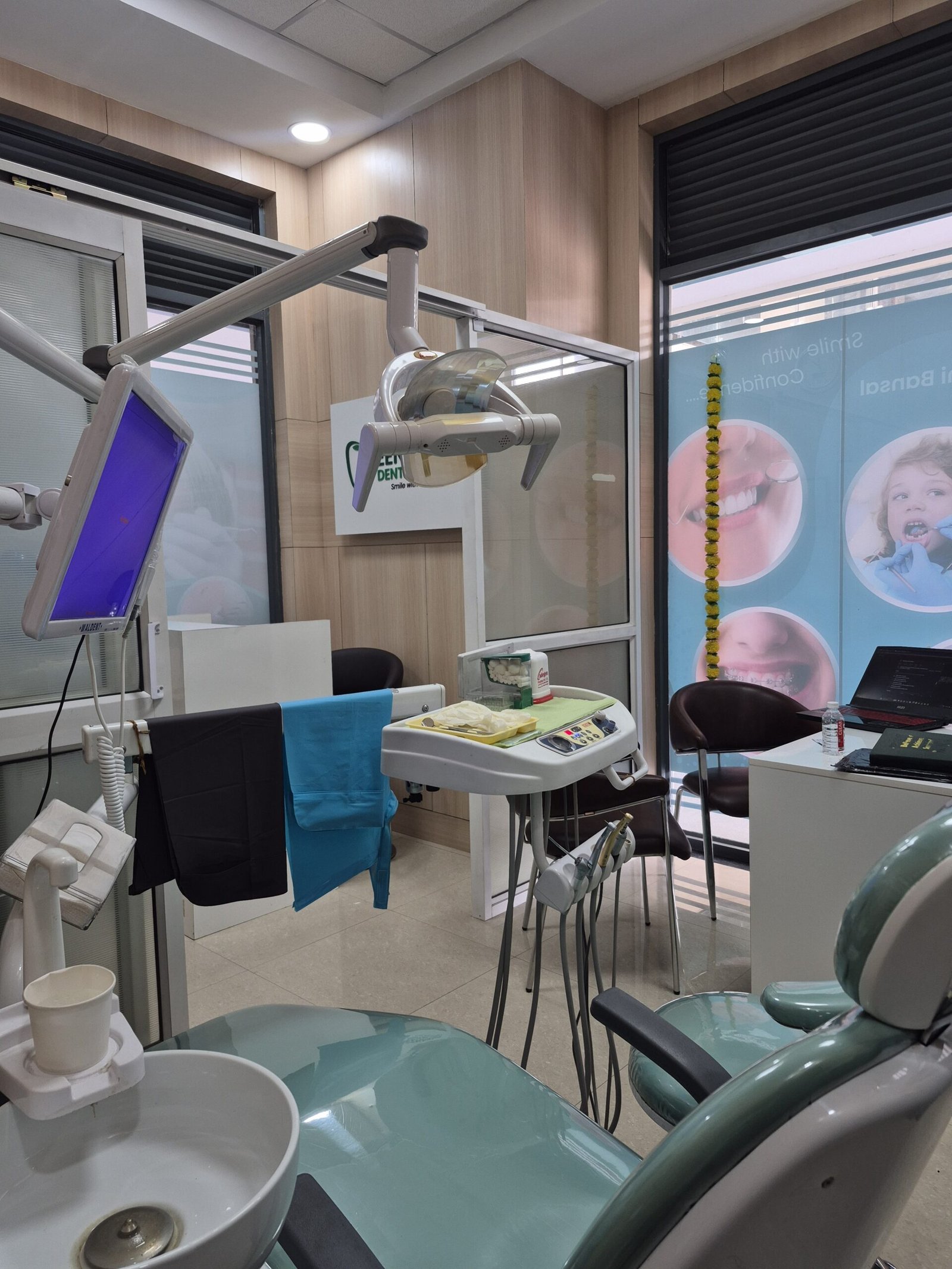Meenakshi Dental Clinic sector 83